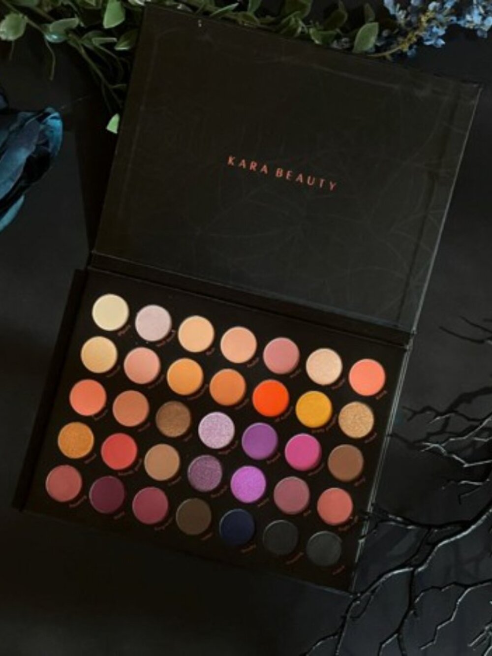 Kara Beauty 'On the Haunt' Creative Eye Palette New